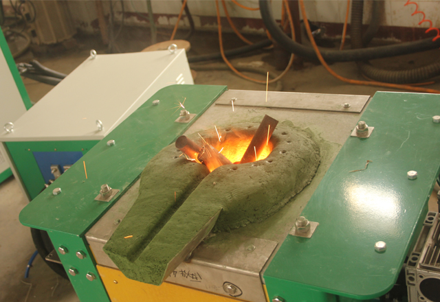 Induction_Steel_Heating_Machine.jpg